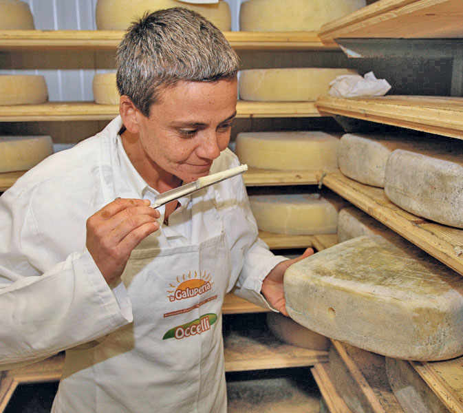 Welcome to Bossolasca, a town situated at a high altitude in Cuneo province, Alta Langa. It is here that dairy artisan Carla Occelli and her company produce high-quality butter and cheese. 